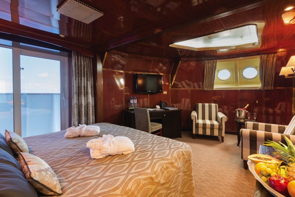 APT Travelmarvel MS Caledonian Sky Owners Suite 1.jpg